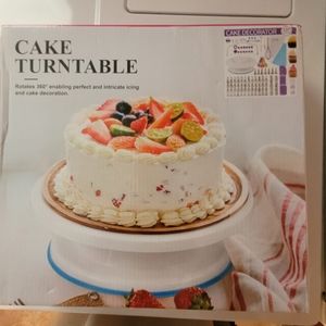 Cake decorating kit
